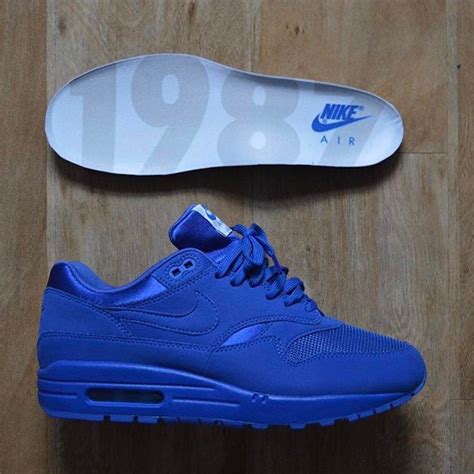 royal blue nikes for men.